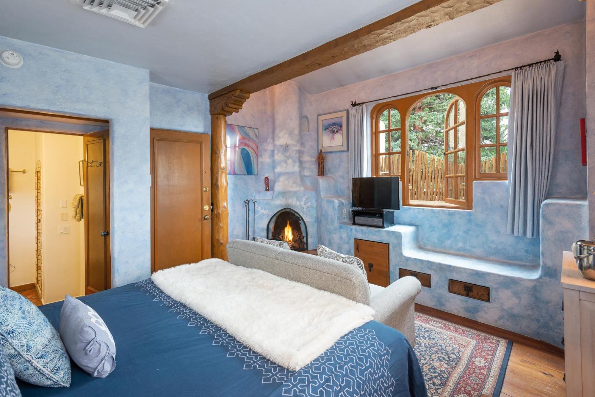 On La Loma Plaza Inn 4*