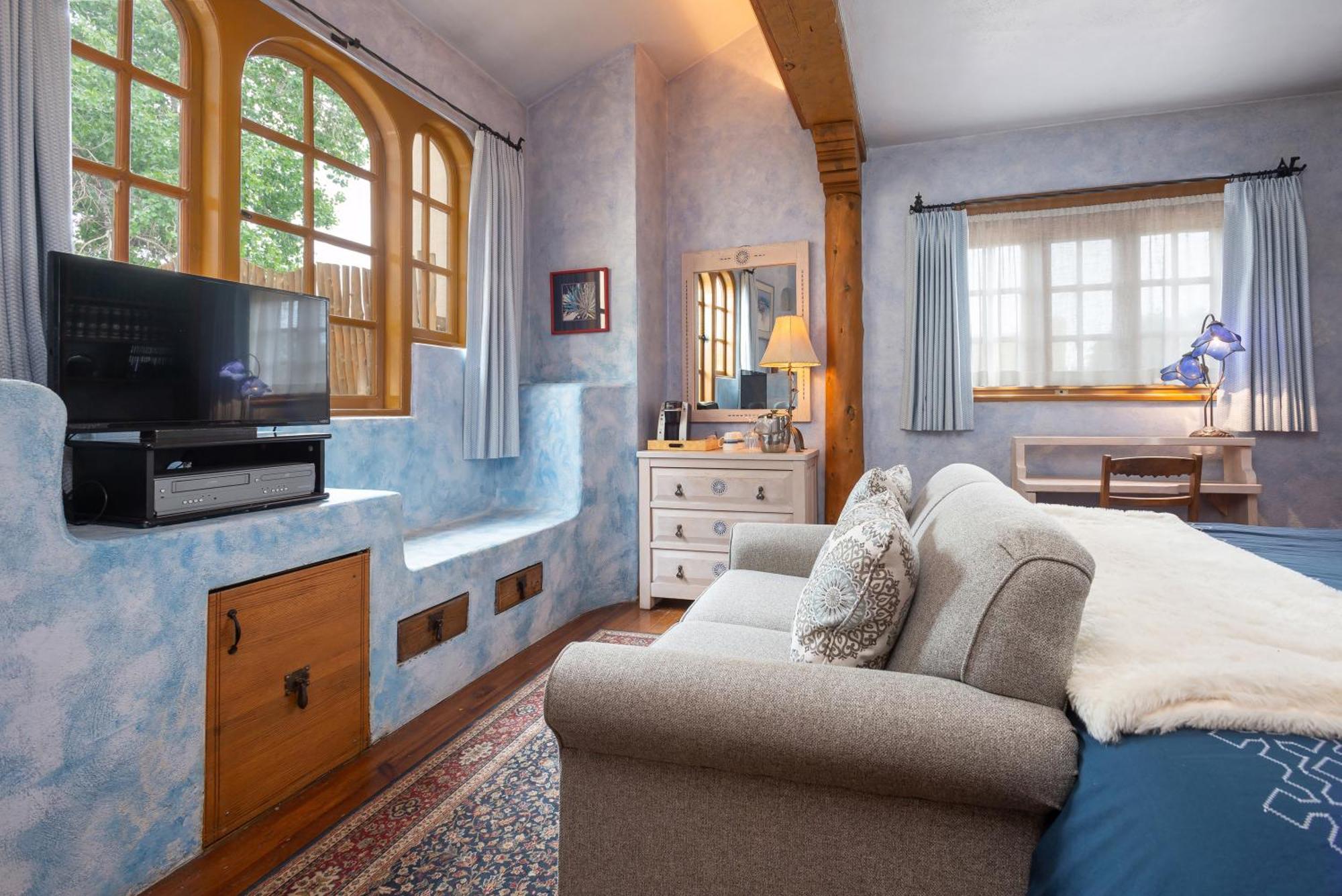 On La Loma Plaza Inn 4*